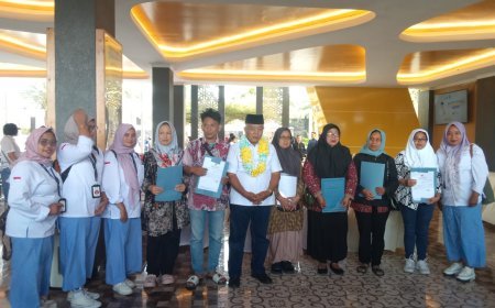 Penyerahan Legalitas Usaha (NIB, PIRT, Halal) dalam Kegiatan Musyawarah Perencanaan Pembangunan Tahun 2025 Pemerintahan Kabupaten Malang