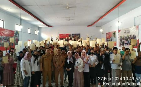 "Penyerahan Sertifikat Halal Gratis kepada 200 Pedagang Keliling Paguyuban Barokah Jaya"