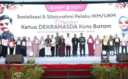Penyerahan Sertifikat Halal Binaan HCCM dan Silaturahmi IKM/UKM Dekranasda Kota Batam yang dilaksanakan oleh Dinas Perindustrian dan Perdagangan Kota Batam