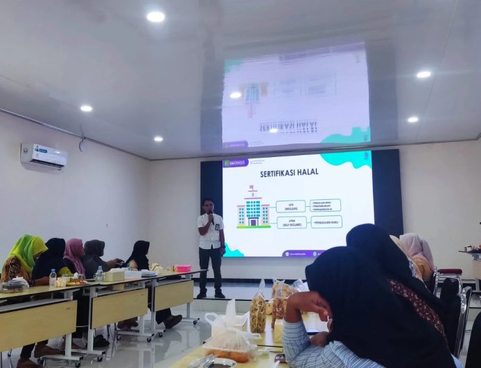 Pendamping Halal Center Cendekia Muslim berkolaborasi dengan YBM PLN dalam pembinaan UMKM